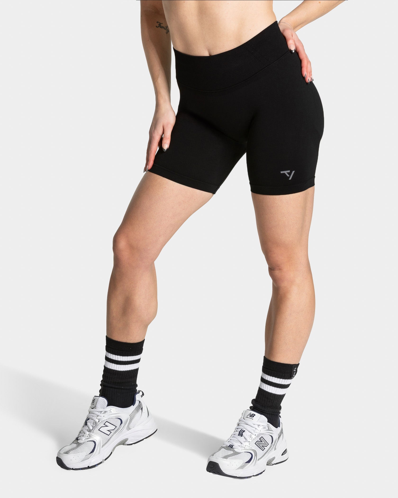 Lift Sculpt Scrunch Shorts "Schwarz"