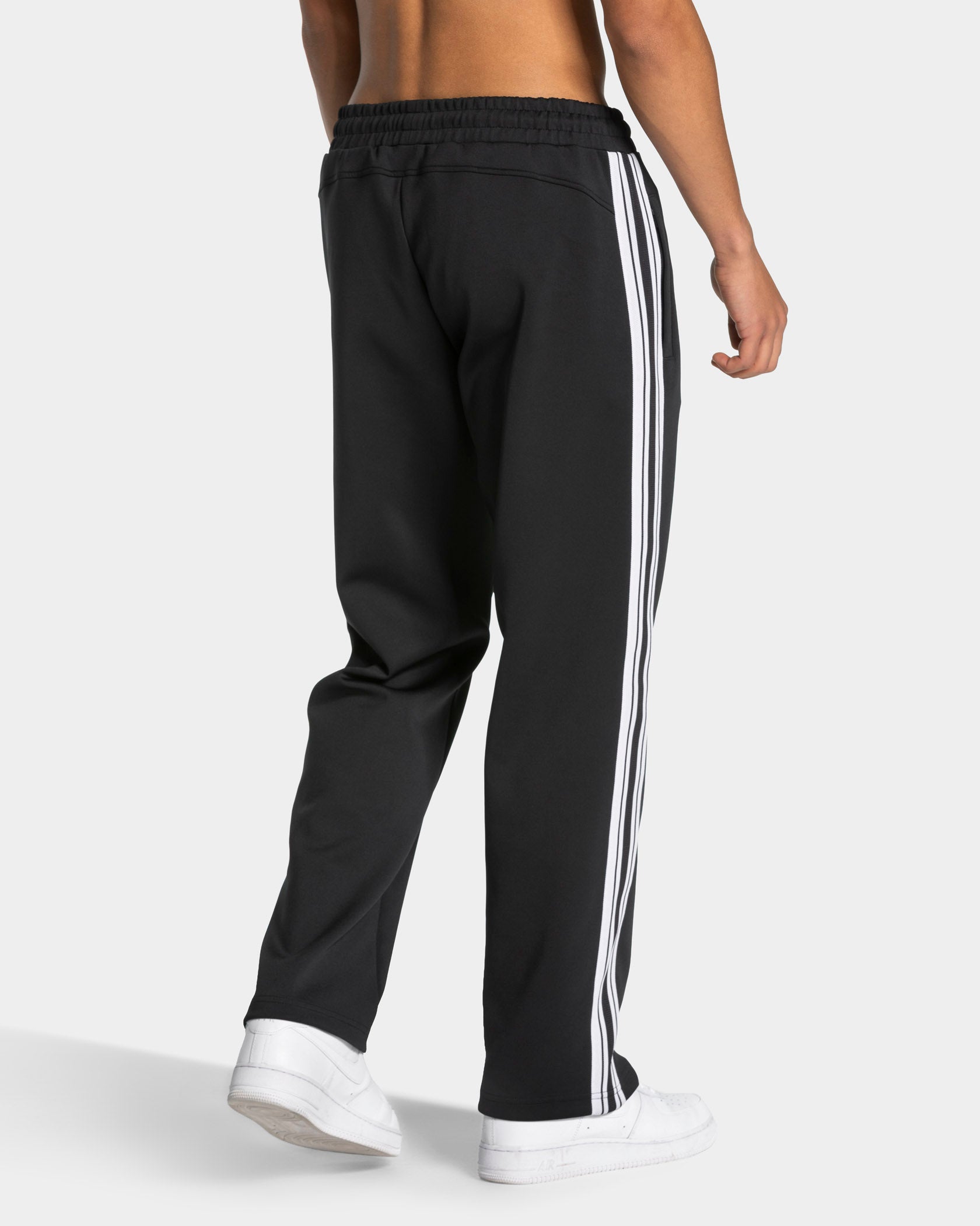Club Straight Leg Jogger "Schwarz"