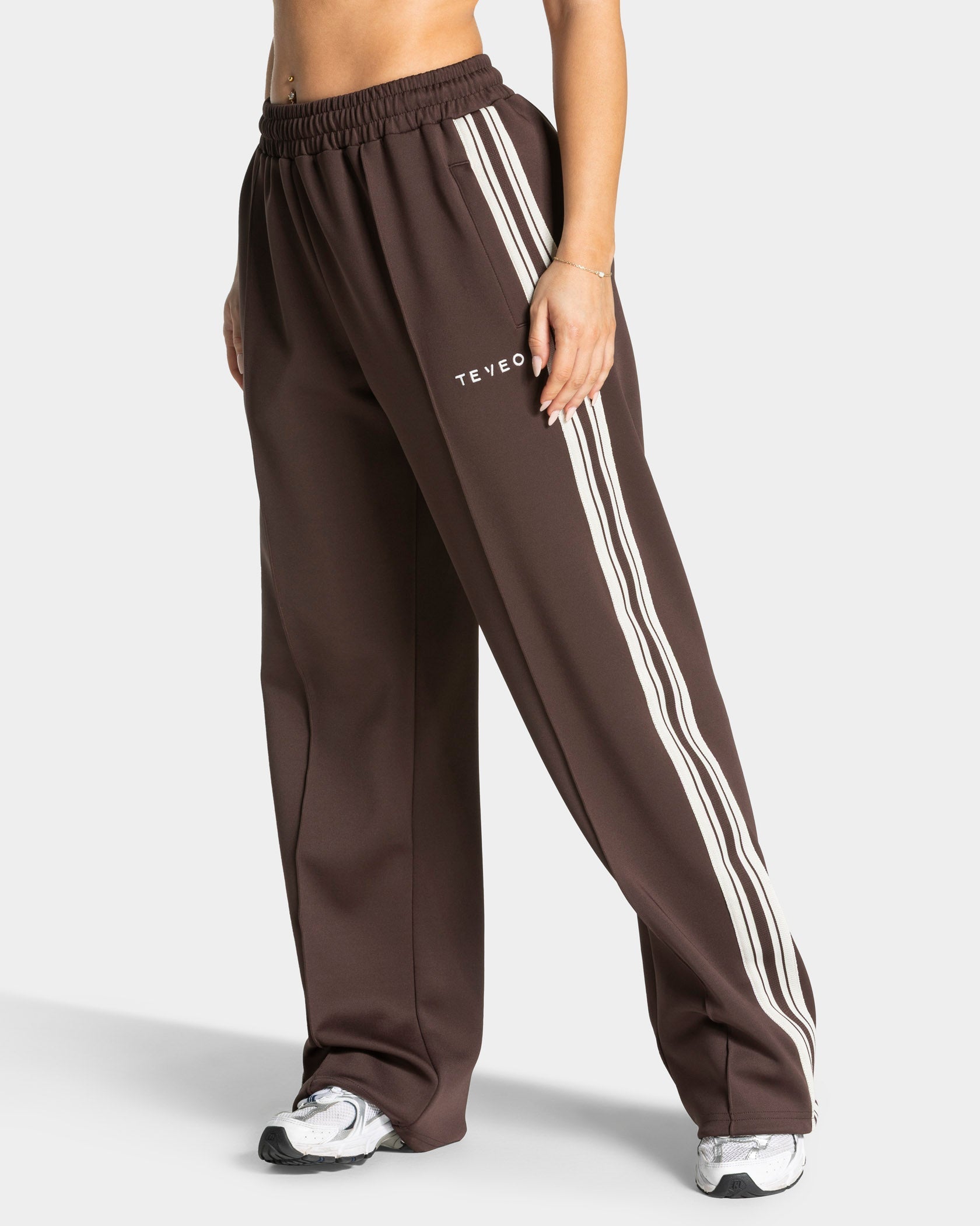Club Straight Leg Jogger "Espresso"