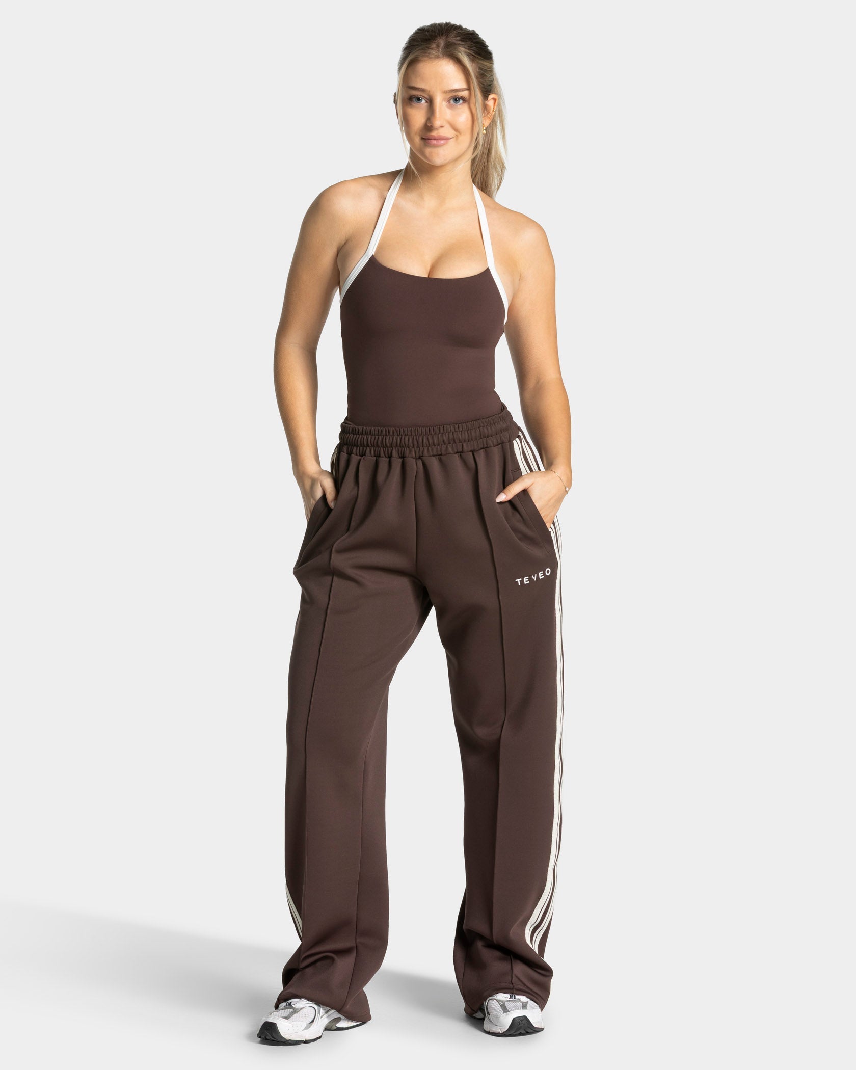 Club Straight Leg Jogger "Espresso"