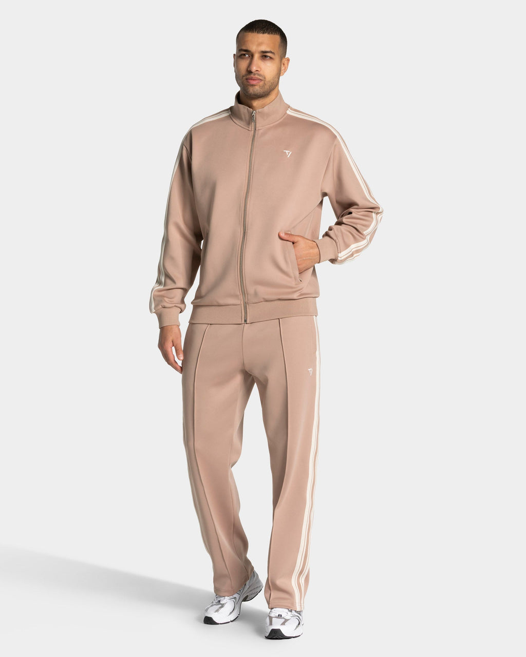 Club Straight Leg Jogger "Beige"