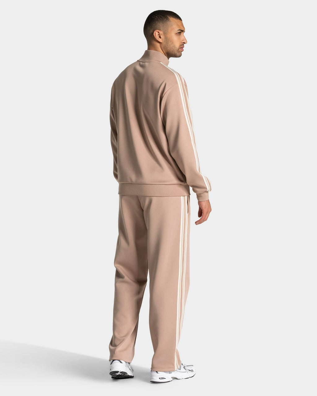 Club Straight Leg Jogger "Beige"