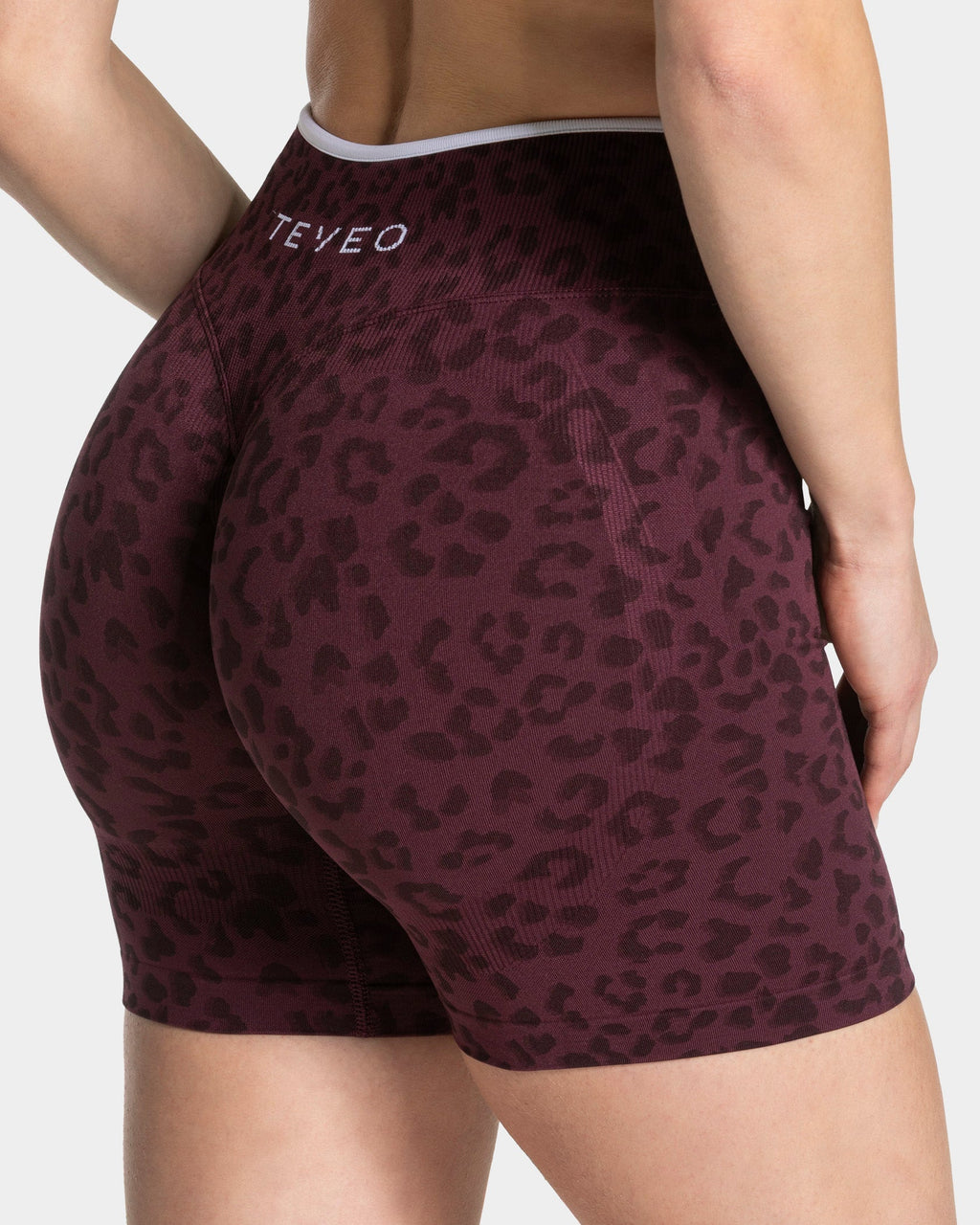 Contrastline Sculpt Scrunch Shorts "Leo Merlot"