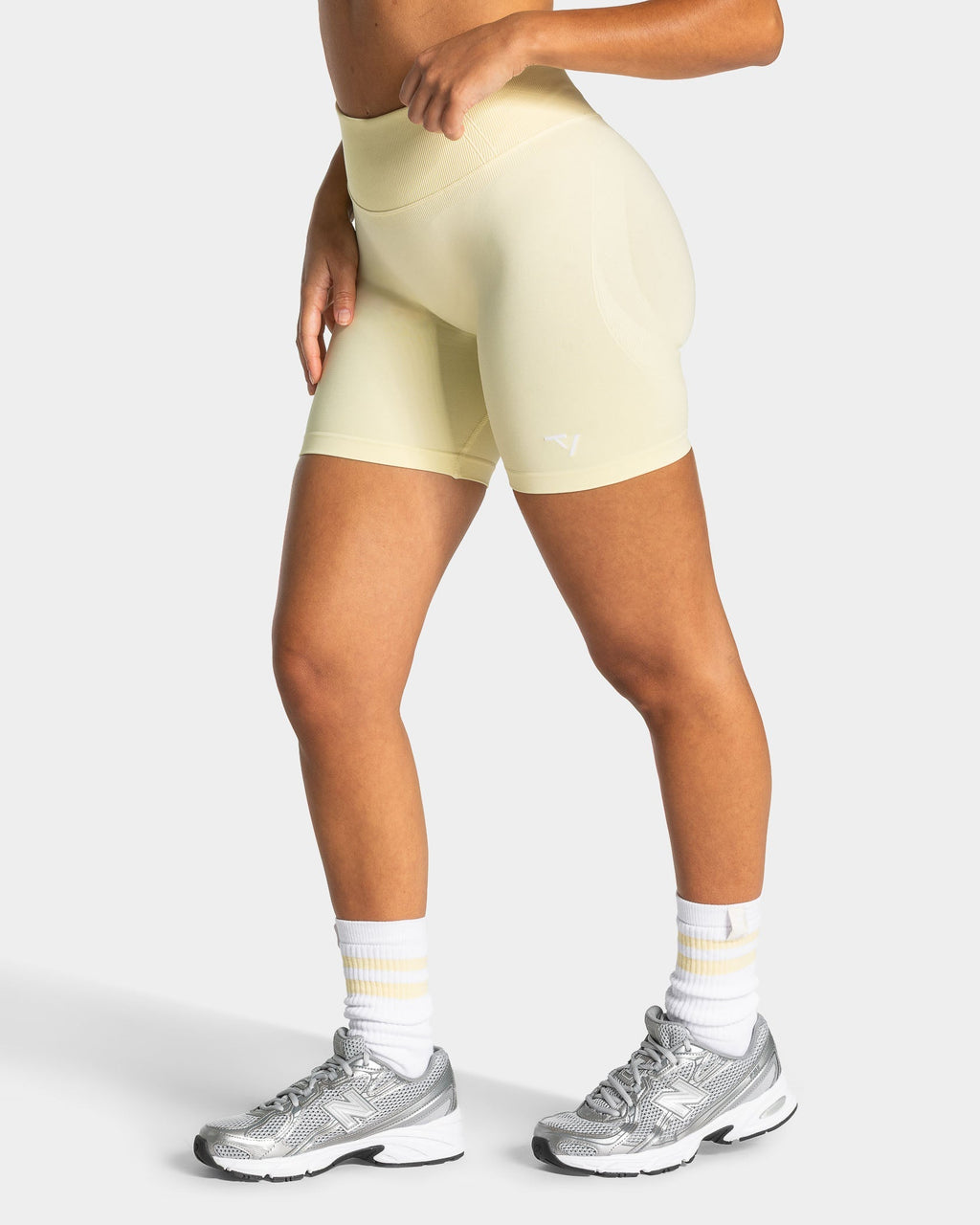 Lift Sculpt Scrunch Shorts "Butter Yellow"