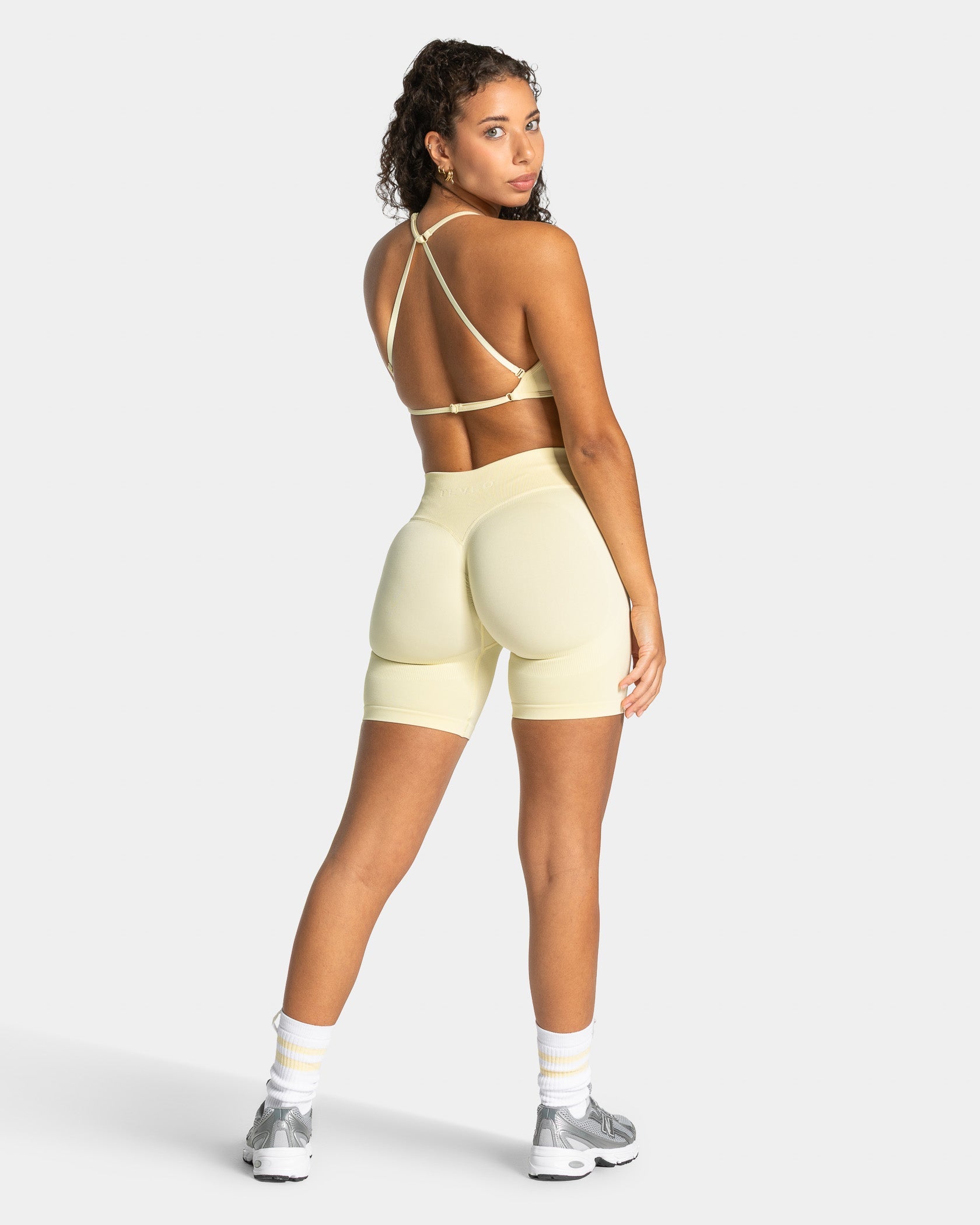 Lift Sculpt Scrunch Shorts "Butter Yellow"